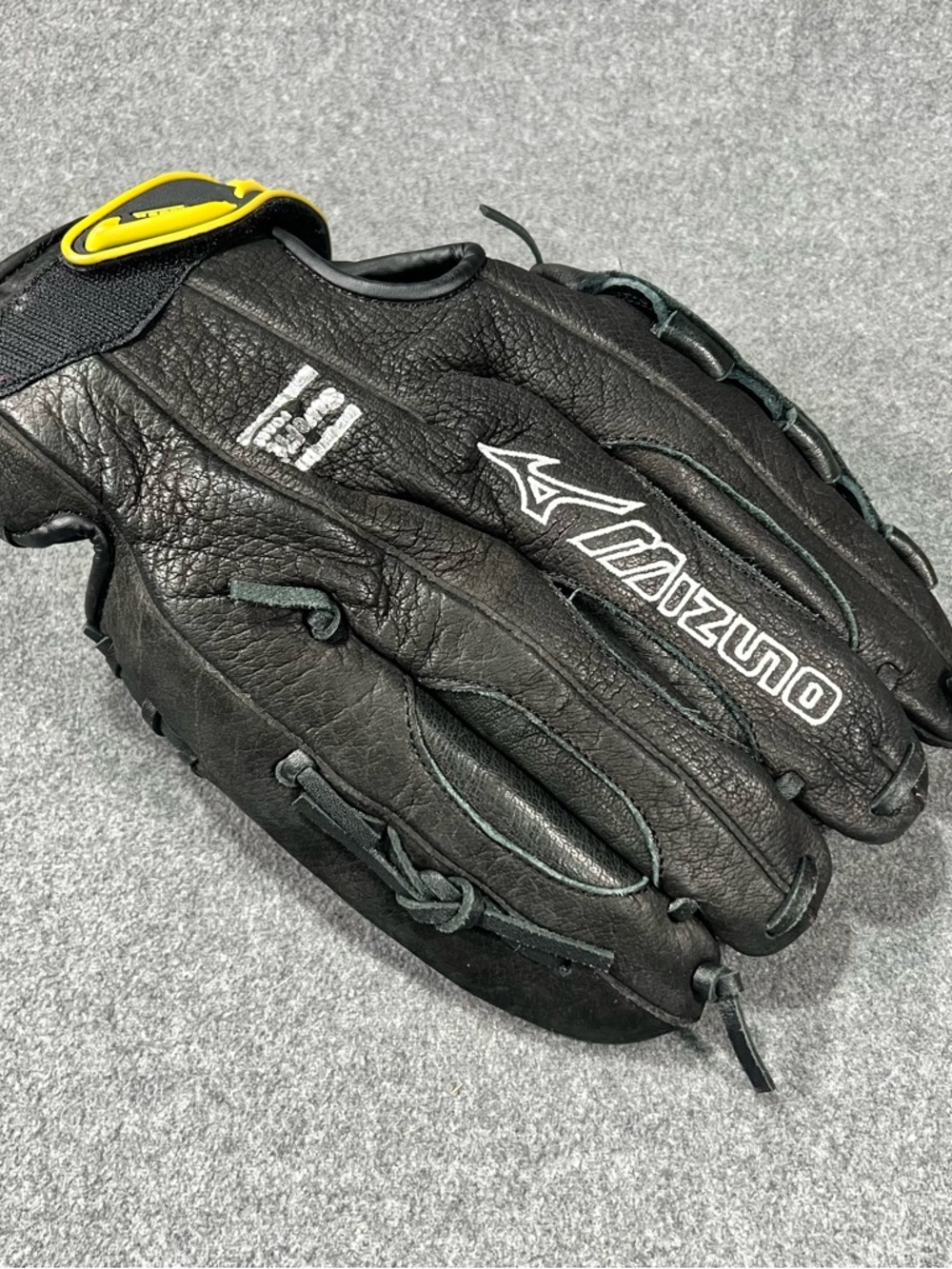 Mizuno 12.5 Inch Fastpitch Softball Glove Left Hand Black SureFit LHT GSP1256D2